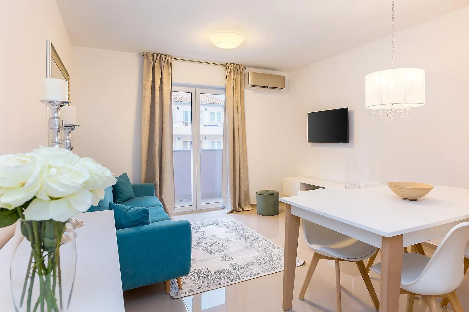 Cozy Apartment Aurora location